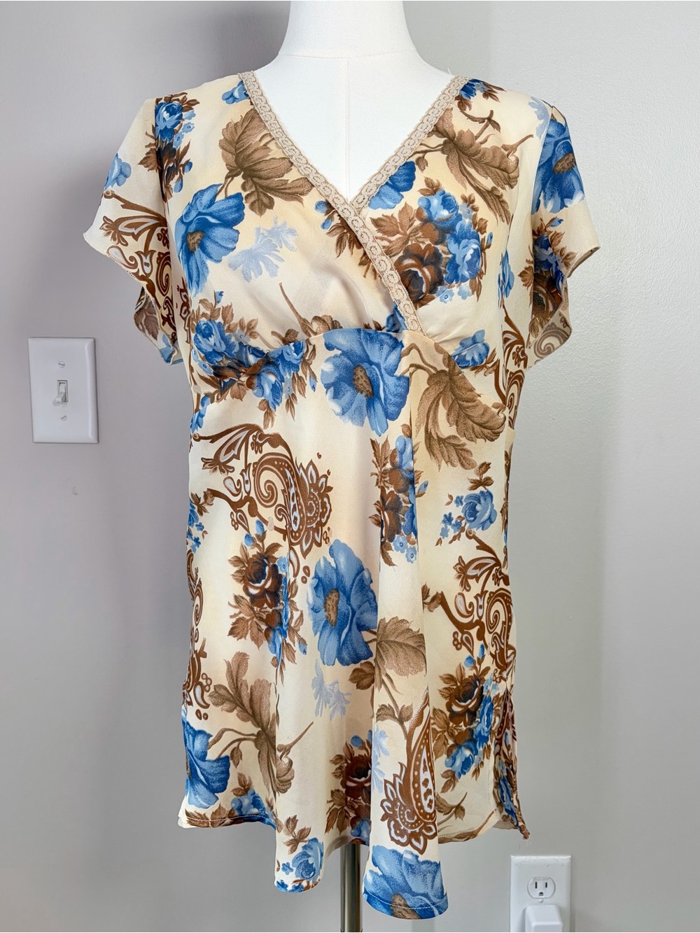 Vintage JKLA California Floral Paisley Flutter Sleeve Blouse Top with Lace Trim